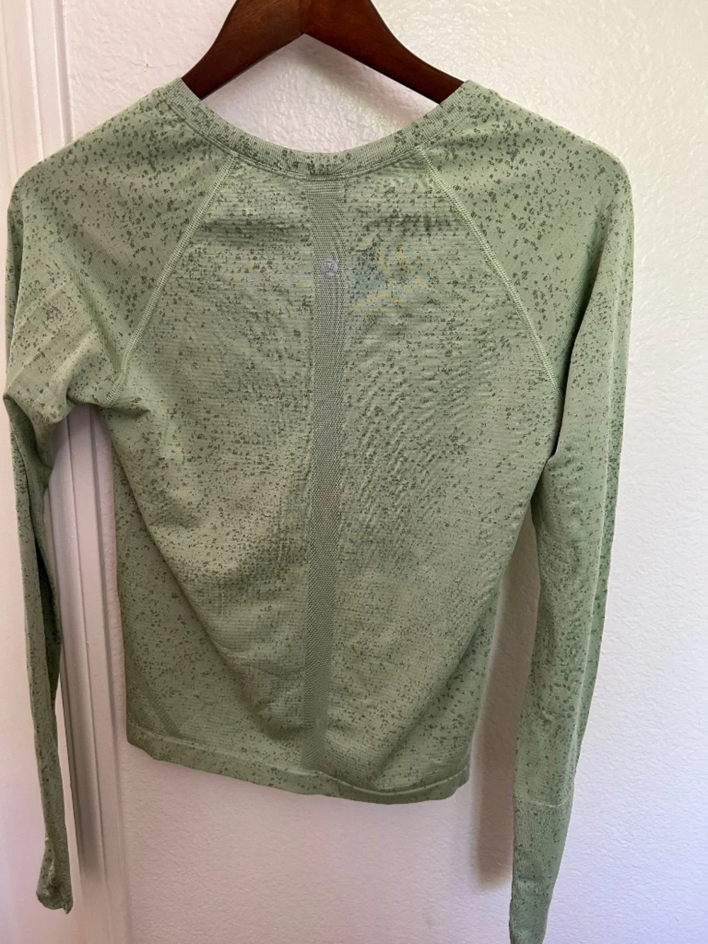 Lululemon Swiftly Tech long sleeve size 8 - Picture 4 of 7